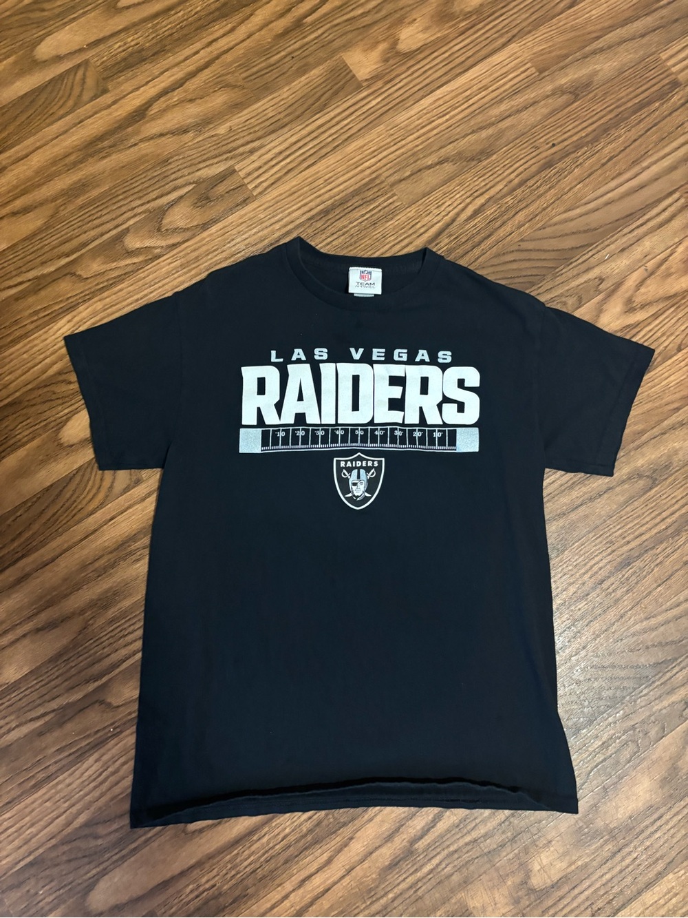 NFL Team Apparel * Las Vegas Raiders Adult Medium Tee *